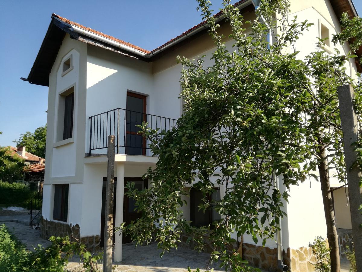 Popovi Koshari Guest House Dolno Panicherevo Exterior photo